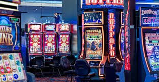 3pg ဂိမ်းလော်ဘီ Slots နှင့် Live Casino ဂိမ်းများ ရွေးချယ်နေသောမြင်ကွင်း